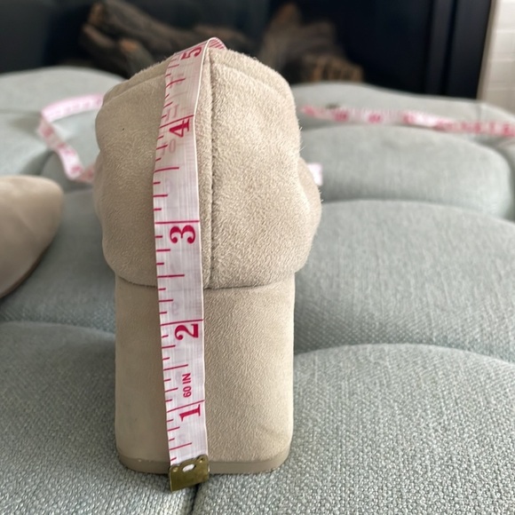 Mercedes Castillo Suede Emilia Mid Heels - Picture 14 of 16